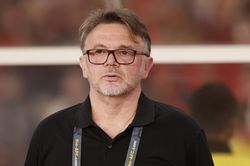 HLV Troussier: Tuyển Việt Nam không từ bỏ, quyết đòi nợ Indonesia