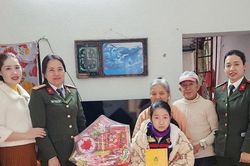 Hội phụ nữ Công an Thanh Hóa 'mẹ đỡ đầu' nâng bước mảnh đời bất hạnh
