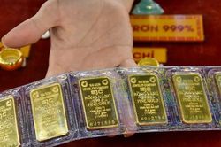 Vàng miếng SJC 'rơi' gần 1 triệu đồng, chênh lệch ít thấy