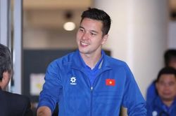 Nguyễn Filip đáp lại tình cảm của người hâm mộ khi về nước