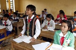 Trường hợp nào trẻ em dân tộc thiểu số được giảm học phí tại nơi học?