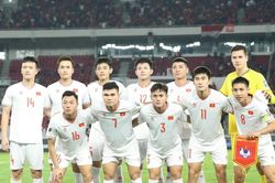 Thêm tin kém vui đến thầy trò HLV Troussier
