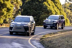 1,325 xe Toyota Land Cruiser 300 và Lexus LX600 tại Việt Nam lỗi hộp số