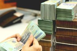 Lãi suất tiếp tục giảm, dòng tiền tiết kiệm chảy vào đâu?