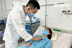 Cắt bướu giáp khổng lồ cho nữ bệnh nhân