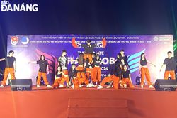 Sôi động cuộc thi nhảy hiện đại bên bờ sông Hàn