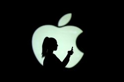 Chính quyền Mỹ kiện Apple