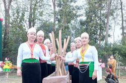 Tân Sơn: Người cao tuổi gìn giữ bản sắc văn hóa dân tộc