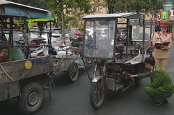Vận động người dân không sử dụng xe tự chế chở hàng