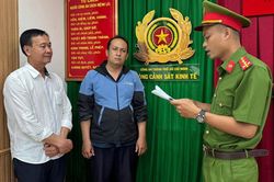 Khởi tố hai cán bộ hải quan cửa khẩu Cảng Phú Mỹ tội 'nhận hối lộ'