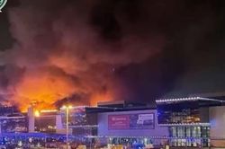 Hiện trường hỗn loạn vụ tấn công khủng bố ở Moscow, Kiev phủ nhận, IS nhận trách nhiệm