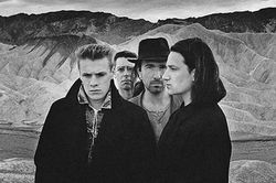 Ca khúc 'With or Without You' của U2: Hát cho tất cả những vấn đề trên thế giới