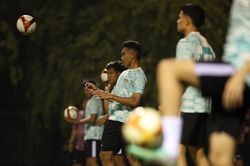 VFF lên tiếng vụ CĐV đốt pháo hoa 'trả đũa' tuyển Indonesia