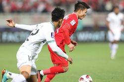 Việt Nam vs Indonesia: HLV Troussier cần 'con bài tẩy' Quang Hải