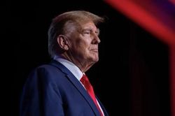 Ông Trump bước vào 1 tuần đầy 'dông tố'