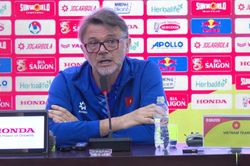 HLV Troussier: Việt Nam có thể đối phó tình huống ném biên của Indonesia