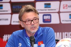 HLV Troussier: Indonesia sẽ đá phòng ngự, hoặc tấn công phủ đầu