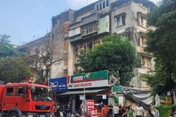 Hướng dẫn người dân thoát hiểm trong sự cố cháy trần xốp ở quận Hai Bà Trưng
