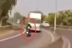Đi ngược chiều, nam thanh niên điều khiển xe máy 'trả giá đắt'