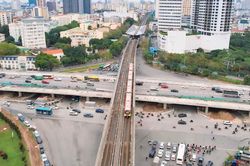 Lái tàu tuyến Nhổn - ga Hà Nội luyện tay nghề