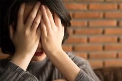 Tới thăm nhà bạn trai cũ, tôi buông lời chế giễu anh ta rồi ngất lịm khi thấy bức ảnh treo trên tường
