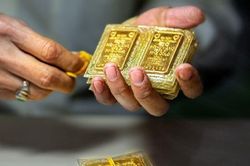 Giá vàng hôm nay ngày 26/3/2024: Tiếp tục lao dốc, trượt ngưỡng 80 triệu đồng/lượng.