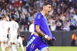 Không Messi, Di Maria tỏa sáng với siêu phẩm giúp Argentina ngược dòng ngoạn mục trước Costa Rica