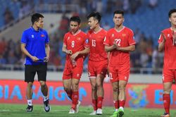 Bị tụt hạng FIFA, ĐT Việt Nam đối mặt với những hệ lụy gì?