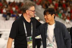 HLV Shin Tae Yong bất ngờ khi HLV Troussier bị sa thải
