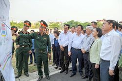 Đồng chí Trương Thị Mai thăm và làm việc tại Điện Biên