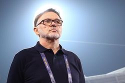 Chia tay HLV Troussier, VFF không phải đền bù 40 tỷ đồng