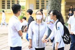 Thí sinh dự tuyển vào lớp 10 Trường chuyên KHXH&NV chỉ phải làm một bài thi