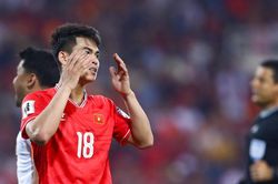Chia tay HLV Troussier, đừng để bóng đá Việt Nam đi chệch hướng