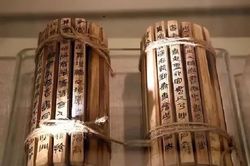 Vì sao người Trung Hoa cổ xưa viết chữ từ phải sang trái?