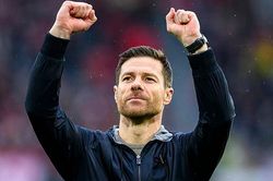 Xabi Alonso báo tin buồn cho Liverpool và Bayern Munich