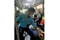 Lái xe, nhân viên xe buýt kịp thời hỗ trợ người bị tai nạn giao thông trên đường