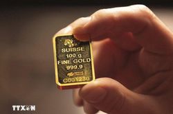 Giá vàng thế giới tăng cao kỷ lục, lên 2.220,85 USD mỗi ounce