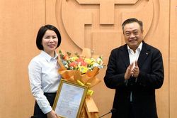 Chủ tịch UBND Thành phố trao quyết định điều động cán bộ