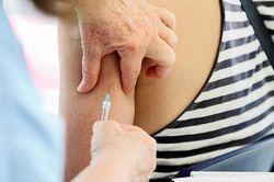Tiêm vaccine phòng dại có hại thần kinh không?