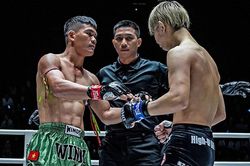Tin nóng thể thao tối 30/3: Tay đấm Việt Nam hạ knock-out võ sĩ Muay Nhật Bản được thưởng lớn, Quảng Nam chiêu mộ sao Nam Định