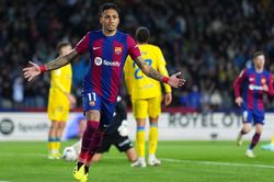 Raphinha rực sáng, Barcelona tạo cuộc đua 'song mã' cho chức vô địch La Liga