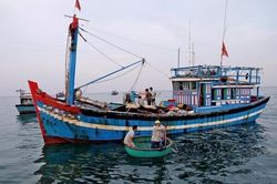 Cán bộ phòng Tư pháp 'nhận tiền' để chứng thực hợp đồng mua bán tàu cá khống