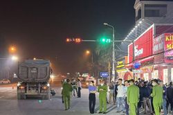 Công an hướng dẫn cách tránh tai nạn khi đi cùng đường xe đầu kéo