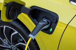 Vì sao nhiều người tiếc nuối khi mua xe hybrid? Đừng chỉ chú ý đến ưu điểm, 5 nhược điểm lớn chính là thứ bạn lưu tâm