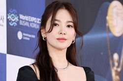 Song Hye Kyo đàm phán đóng chính trong phim về showbiz Hàn
