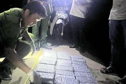 Phát hiện thêm 32 gói nghi ma túy trôi dạt vào bờ biển Gò Công