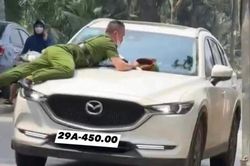 Thông tin bất ngờ vụ xe ô tô Mazda hất công an lên nắp capo rồi lao như tên bắn trên đường