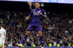 Rodrygo bẻ cánh đón Man City
