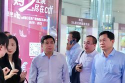Bộ trưởng Bộ KH-ĐT Nguyễn Chí Dũng tìm hiểu kinh nghiệm xây dựng khu thương mại tự do