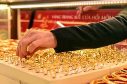 Giá vàng nhẫn chao đảo quanh mốc 71 triệu đồng/lượng